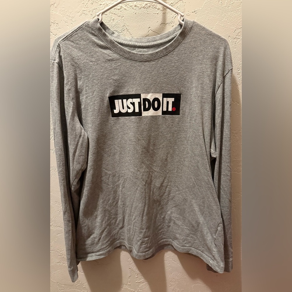 Men’s Nike Heather Gray Tee Size Large